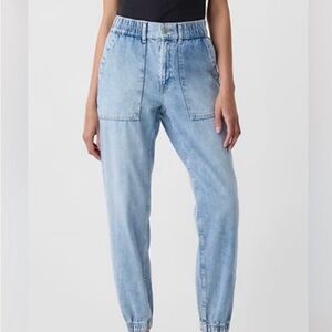 Gap High-rise Denim Girlfriend Utility Jogger Jean Pant Medium Wash Size Small